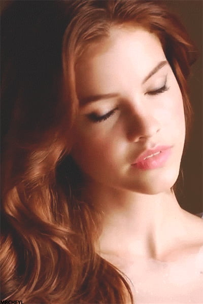 Picture by glambabes-gifs showing 'Barbara Palvin' number 1