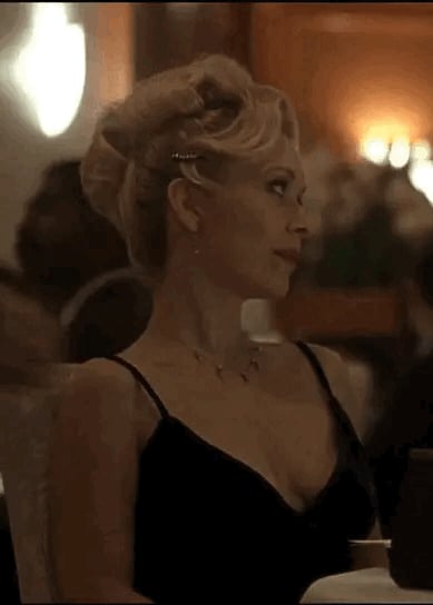 Picture by glambabes-gifs saying 'Man Greeting His Sexy Woman'