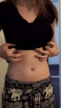 Picture showing Nice tummy shirt lift