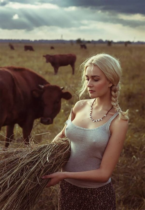 Picture by glambabes-pics saying 'Working the Fields'