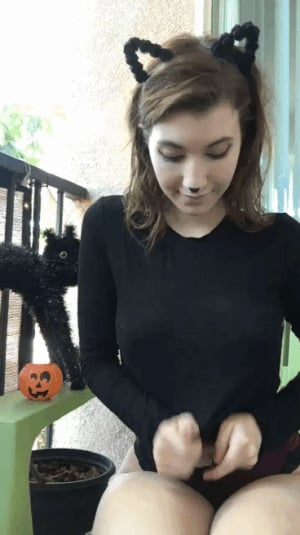 Picture by glambabes-gifs saying 'Happy Halloween, right?.'