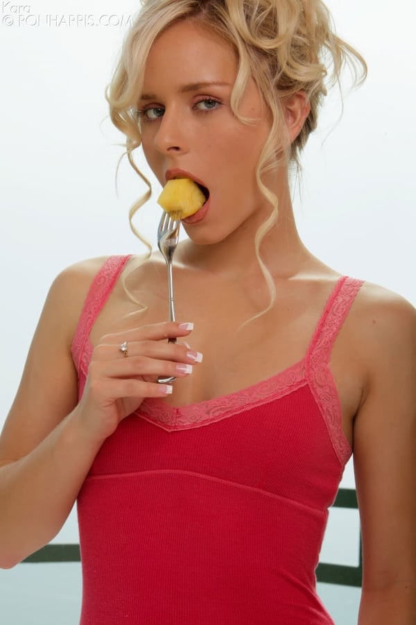 Slender blonde girl Kara Duhe gets naked while enjoying her food