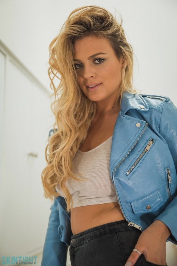 Picture by glambabes-galleries showing 'Glamour model Danielle Sellers bares her nice tits in ripped jeans' number 10