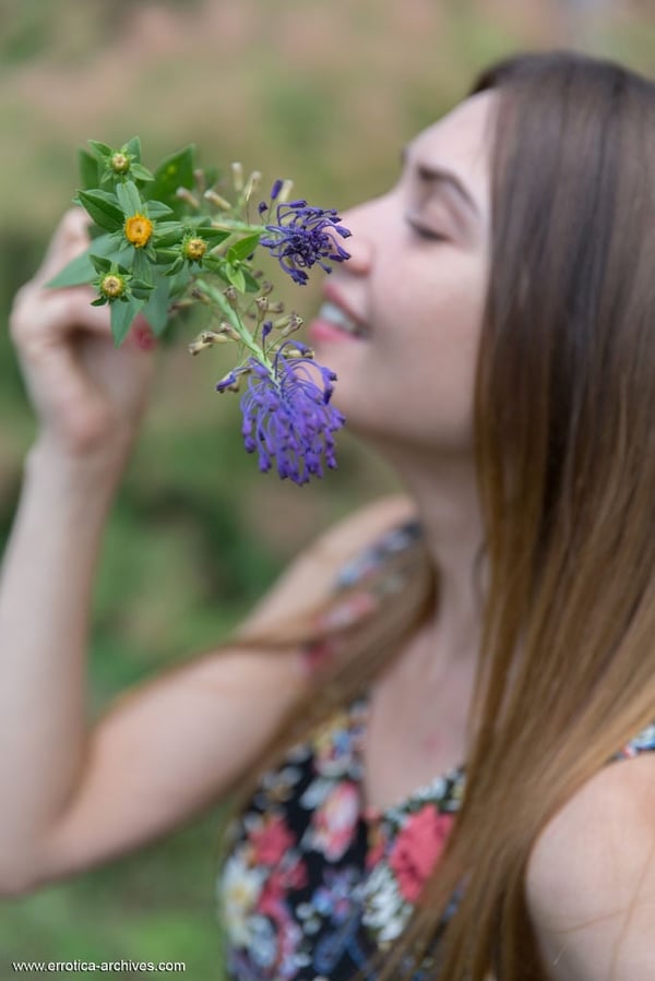 Picture by glambabes-galleries showing 'Flower girl Georgia spreads wide outdoors to put a bloom on her bald pussy' number 14