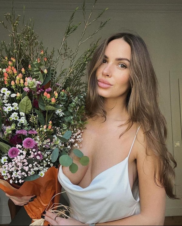 Picture by centuryhitapple saying 'Flowers And Cleavage'