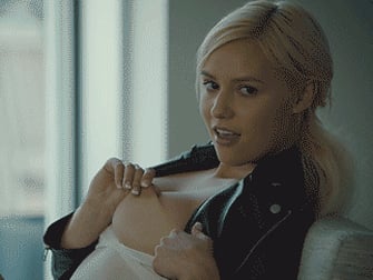 Picture by glambabes-gifs saying 'Kylie Page'