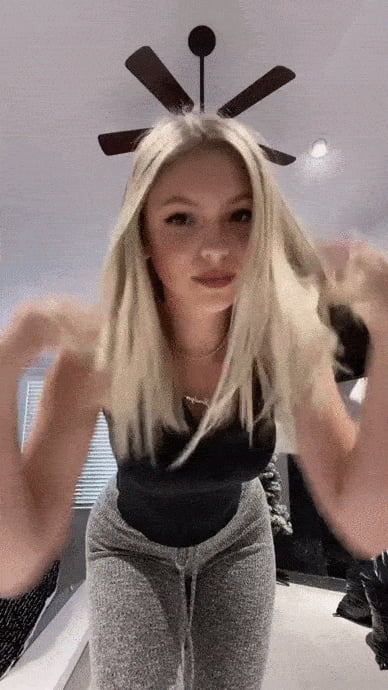 Picture by glambabes-gifs showing 'bouncy ass' number 1