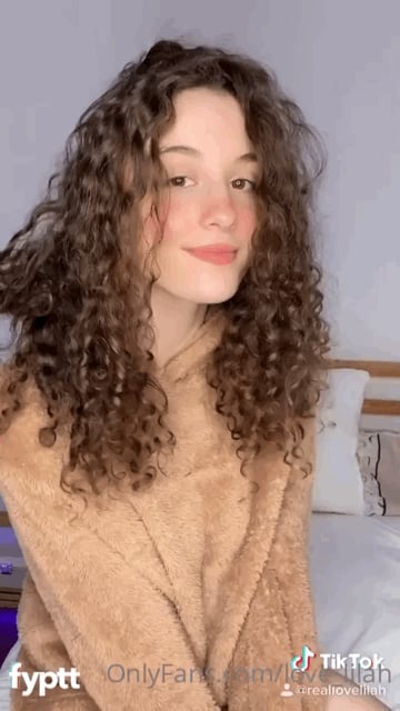 Picture by glambabes-gifs saying 'Surprise'