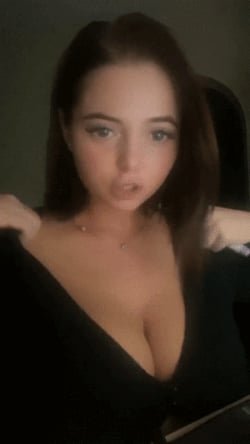 Picture by glambabes-gifs saying 'Try not to cum with this babe'