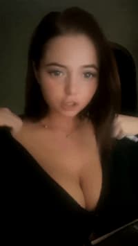 Try not to cum with this babe