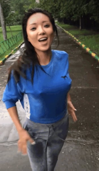 Picture by glambabes-gifs saying 'Sexy flashing'