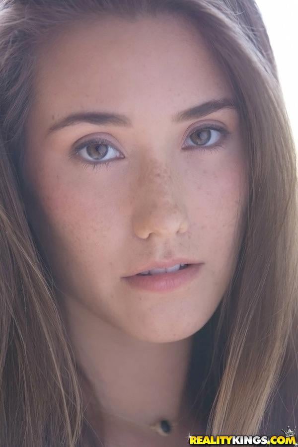 Picture by MisterMarvel100 showing 'Young And Beautiful, Eva Lovia' number 5