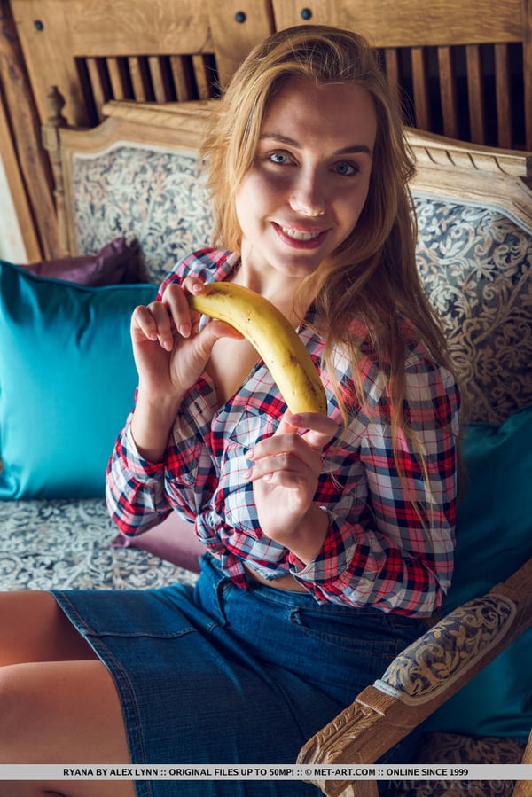 Sexy teen Ryana peels a banana prior to showing her sweet pussy in the nude