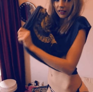Picture by glambabes-gifs saying 'Sexy tits'