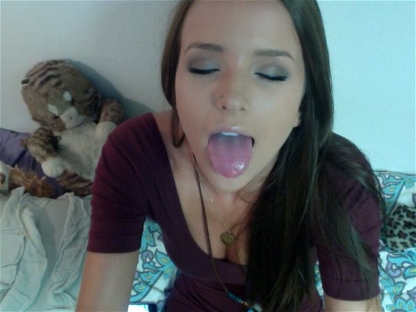 Picture by glambabes-pics saying 'amateur presents her tongue for a big load'