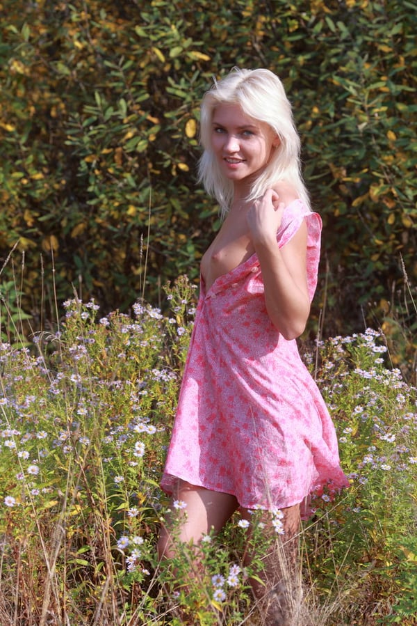 Picture by glambabes-galleries showing 'Young blonde girl Cristina A picks a bunch of wild flowers after getting naked' number 14