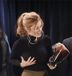 Picture by glambabes-gifs saying 'Bella Thorne'