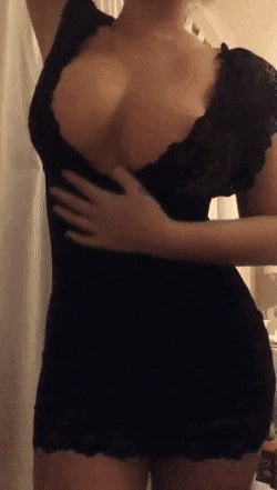 Picture by glambabes-gifs showing 'Hot amateur wife' number 1